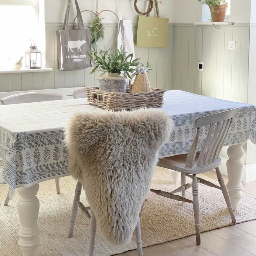 Chairs for Round Kitchen Table: Complete Fitting Guide