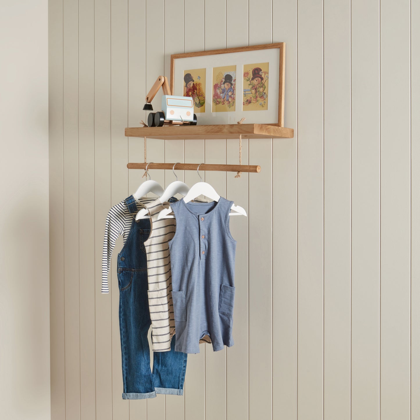 Kids Floating Shelf with Clothes Rail