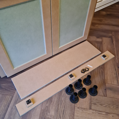 Maßgefertigter Einbauschrank für eine Nische – 70 cm x 30 cm x 60 cm