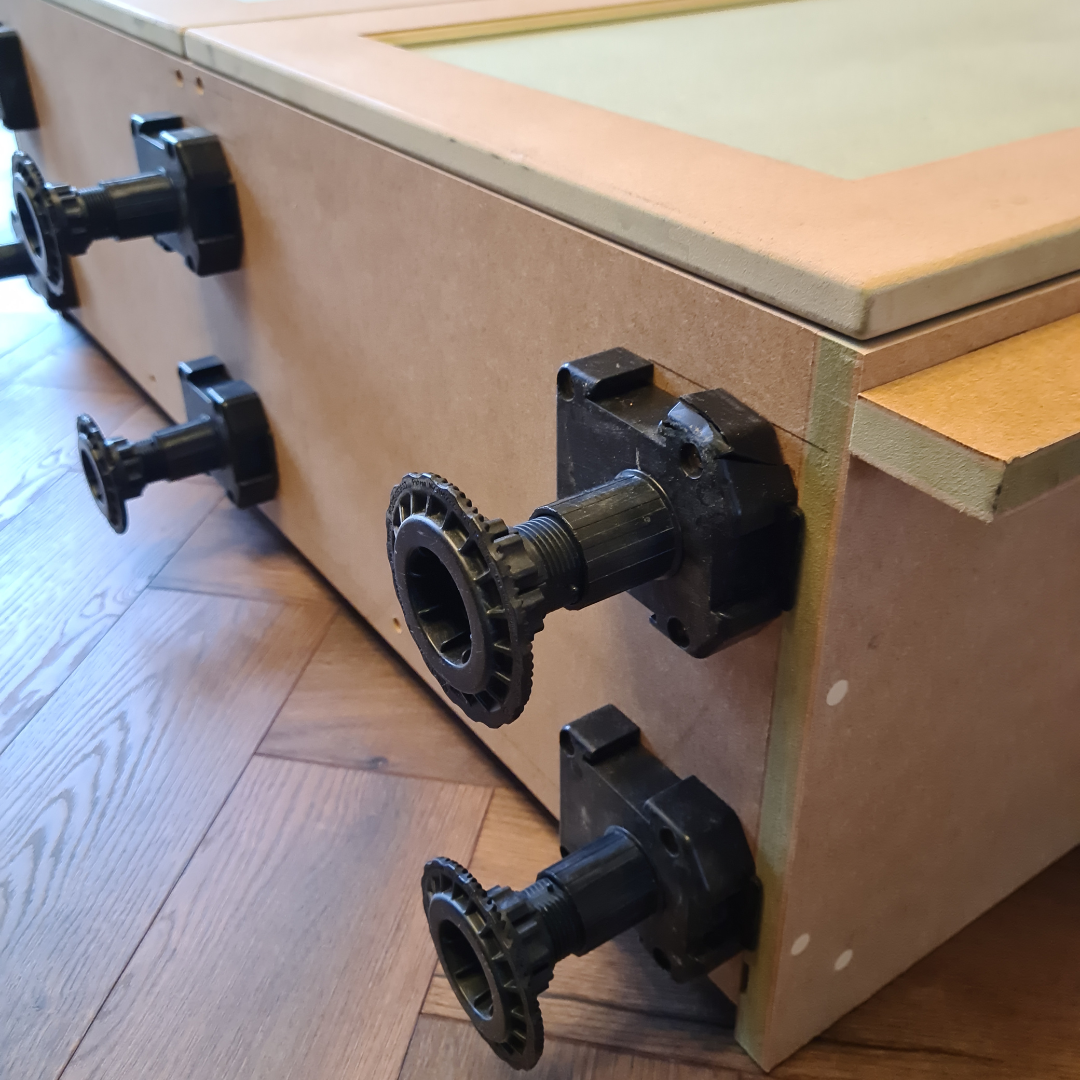 Maßgefertigter Einbauschrank für eine Nische – 119 cm x 34 cm x 70 cm