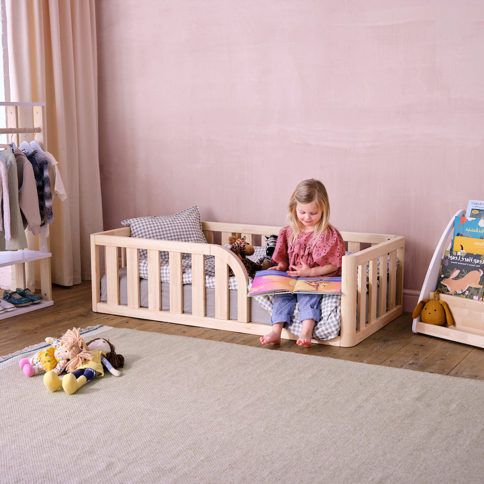 Toddler Floor Bed - Fully Round Opening, Right Side
