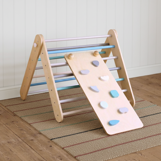 Escalier triangulaire Pikler avec rampe